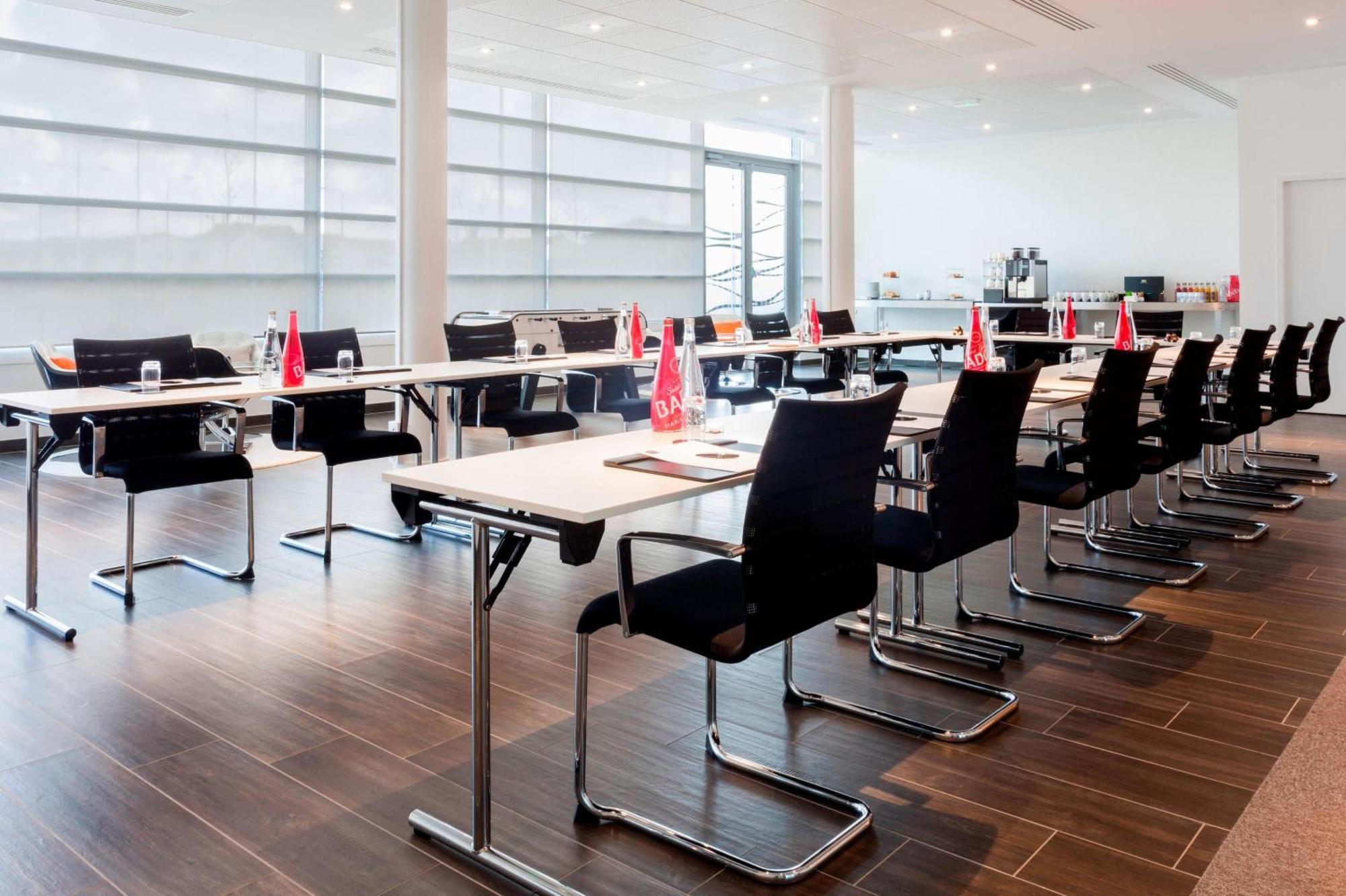 Ac Hotel By Marriott Paris Le Bourget Airport Dugny Bagian luar foto