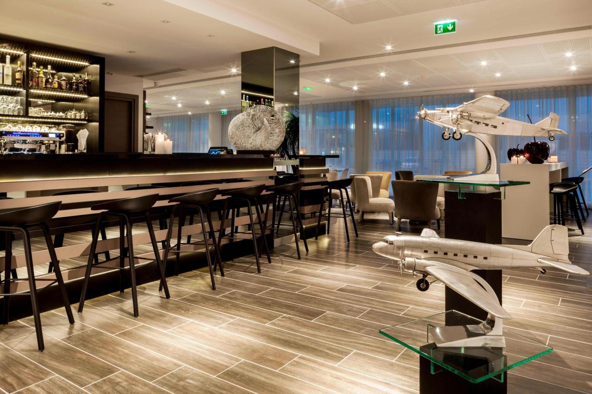 Ac Hotel By Marriott Paris Le Bourget Airport Dugny Bagian luar foto