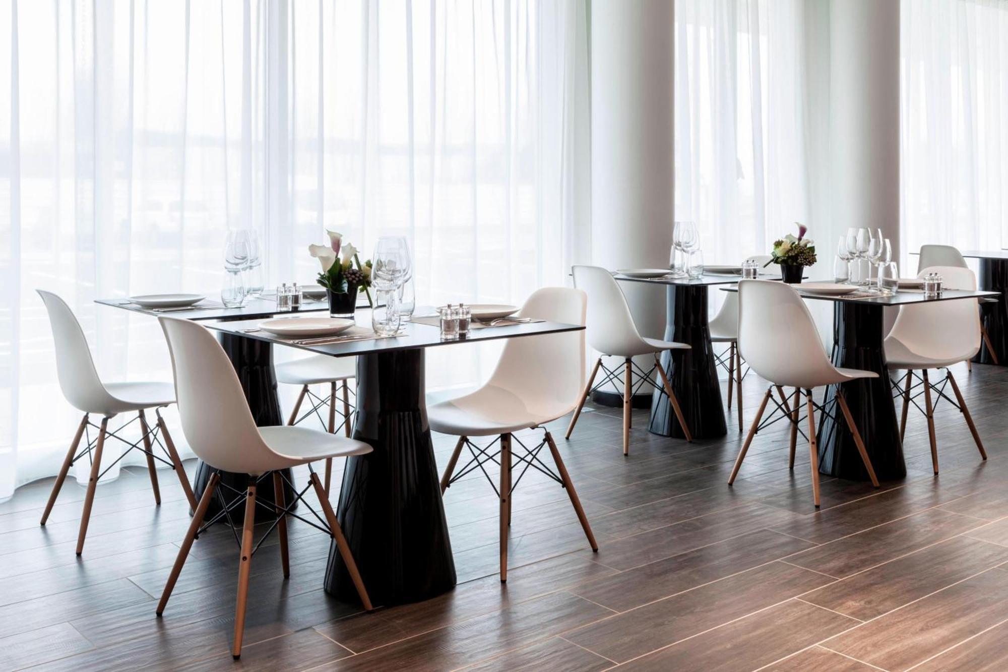 Ac Hotel By Marriott Paris Le Bourget Airport Dugny Bagian luar foto