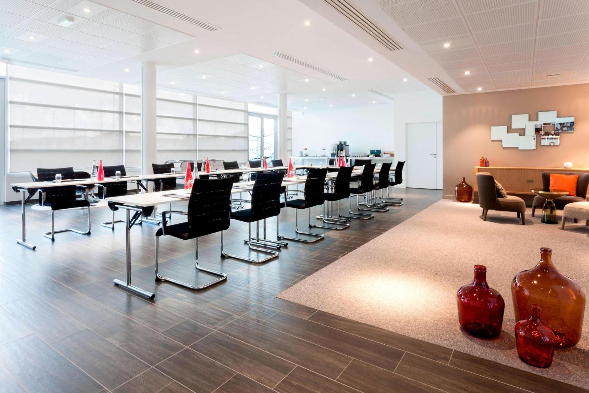 Ac Hotel By Marriott Paris Le Bourget Airport Dugny Bagian luar foto