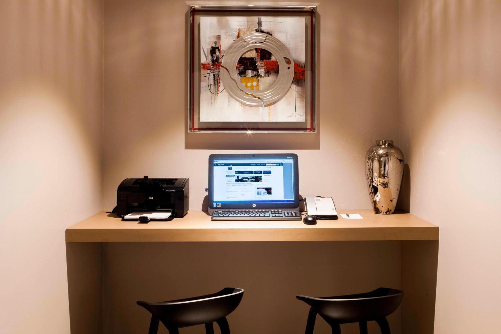 Ac Hotel By Marriott Paris Le Bourget Airport Dugny Bagian luar foto
