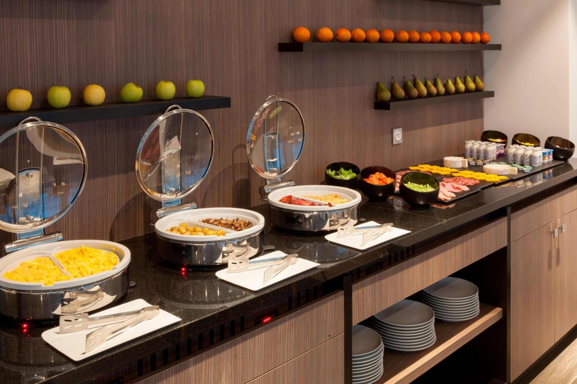 Ac Hotel By Marriott Paris Le Bourget Airport Dugny Bagian luar foto