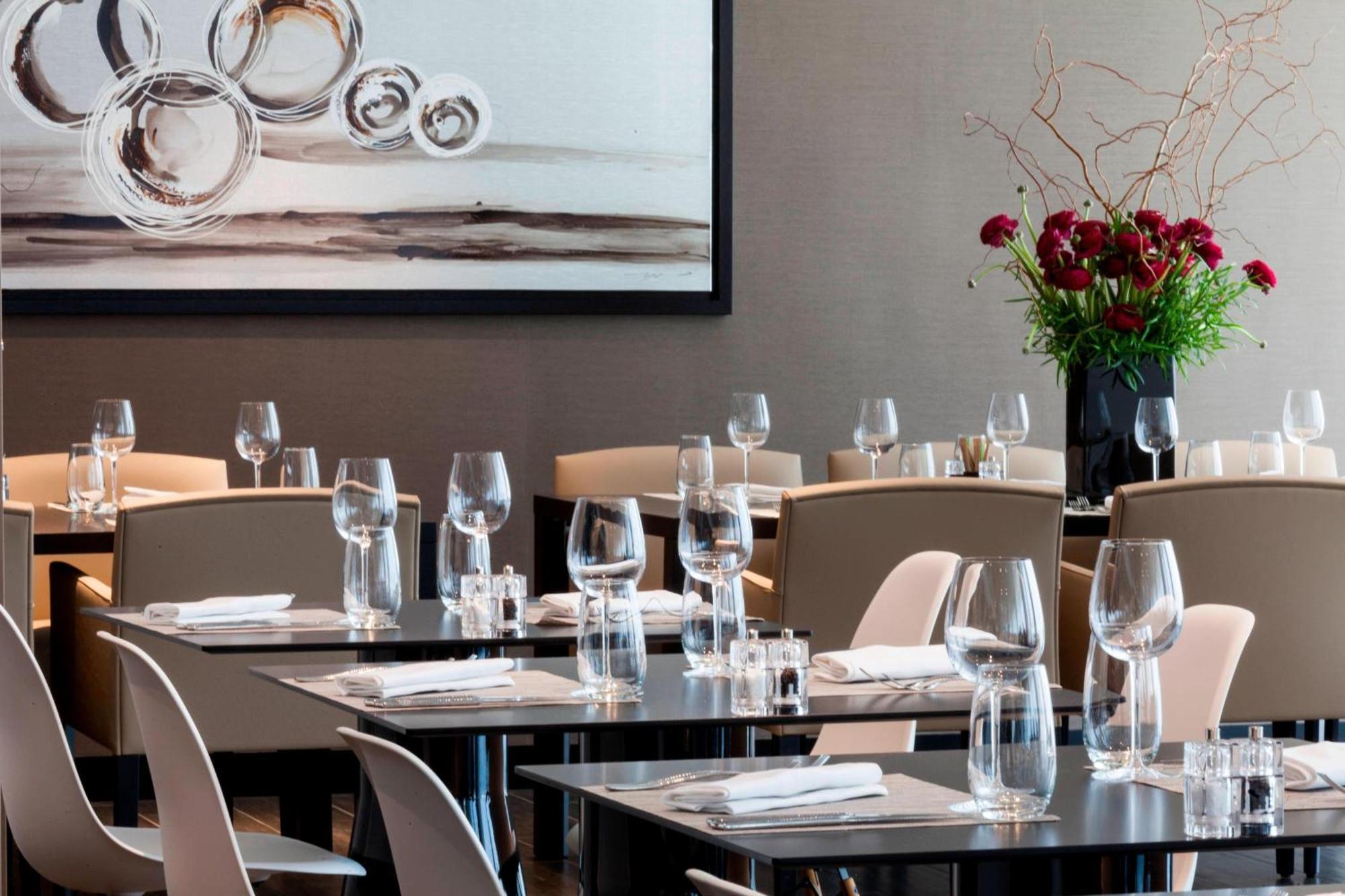 Ac Hotel By Marriott Paris Le Bourget Airport Dugny Bagian luar foto