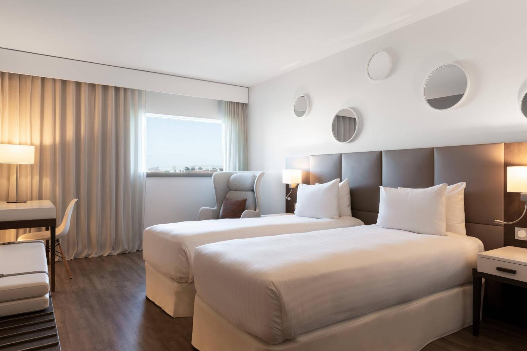 Ac Hotel By Marriott Paris Le Bourget Airport Dugny Bagian luar foto