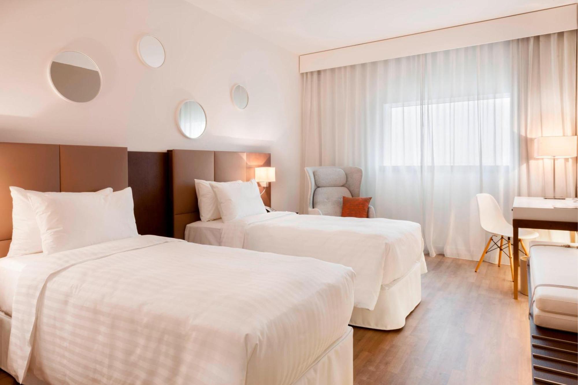 Ac Hotel By Marriott Paris Le Bourget Airport Dugny Bagian luar foto